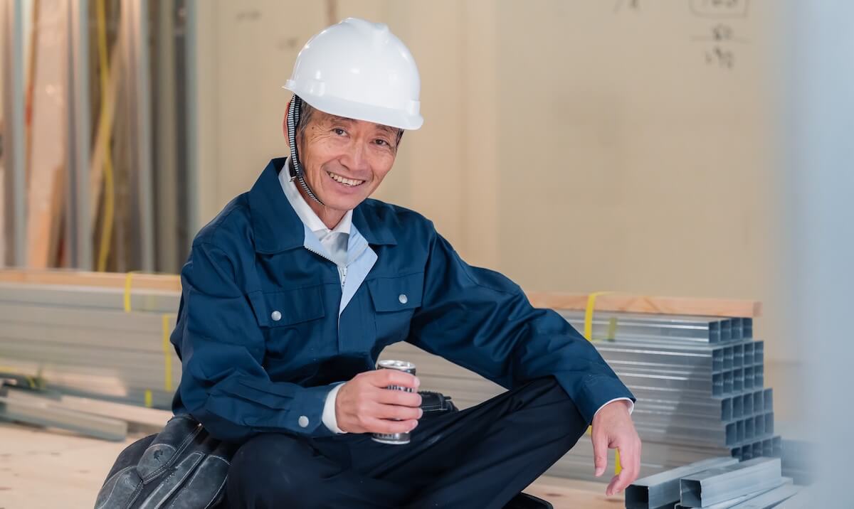 休憩中の大工さん